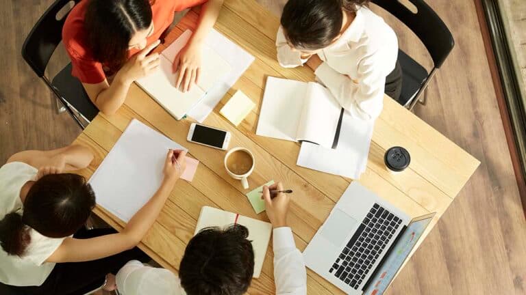 ビジネスにおけるラウンドテーブルとは?広報PR活動で導入する効果やポイントを解説