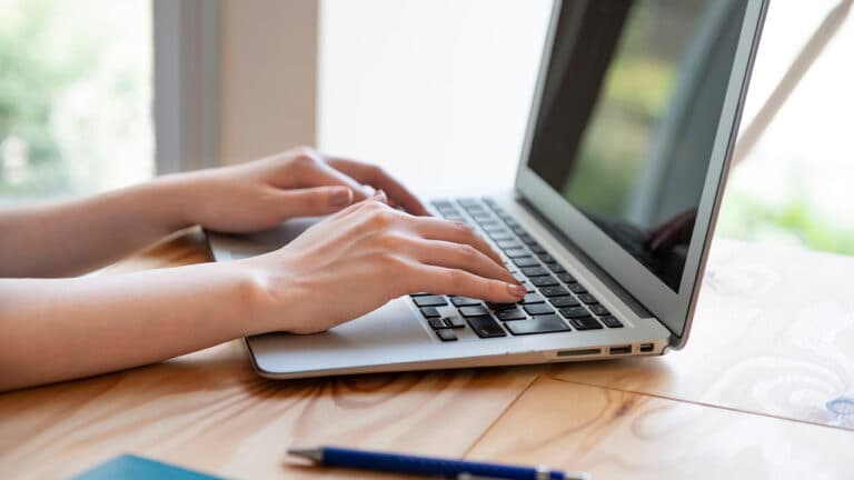 【例文付き】プレスリリースをメールで送る方法とポイント・注意点